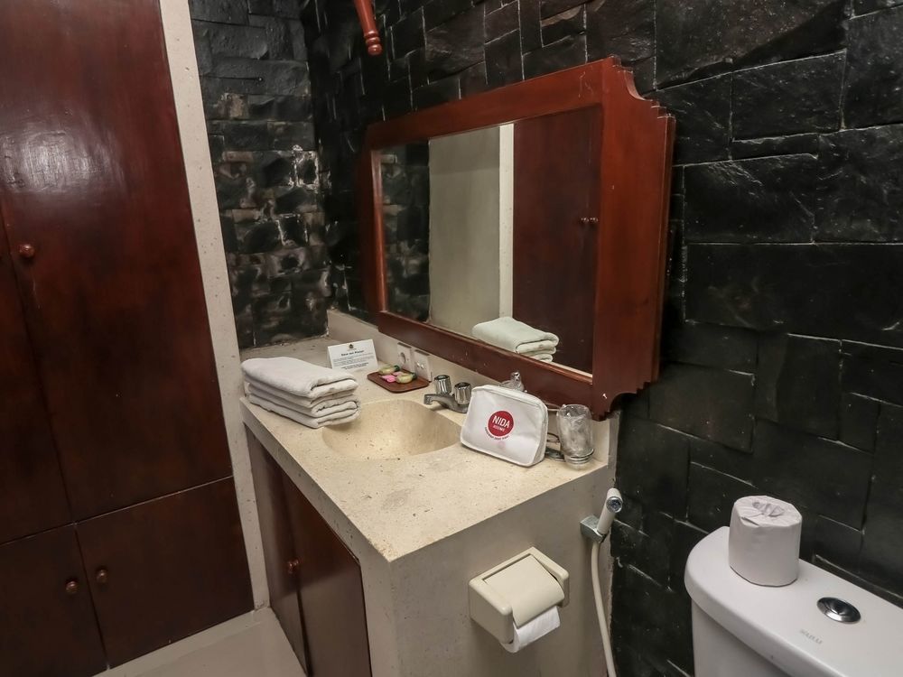 Legian Beach Hotel Кута Екстер'єр фото