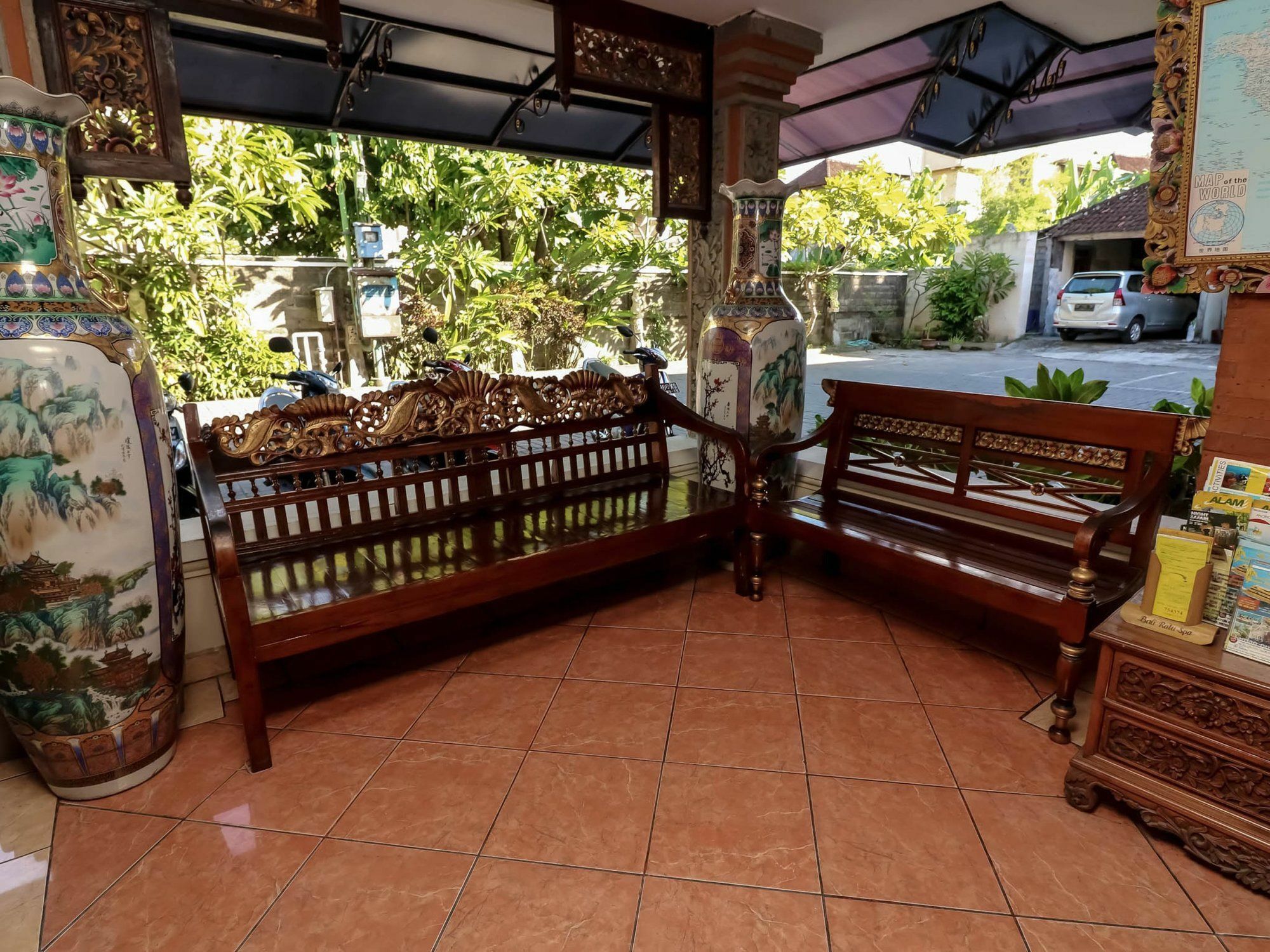 Legian Beach Hotel Кута Екстер'єр фото